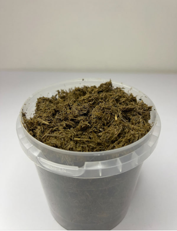 Гній — універсальний субстрат.